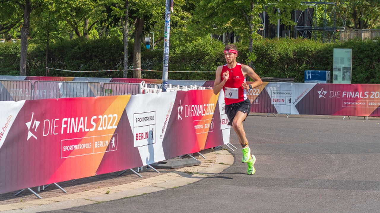 Nur wer im Trainingsplan notwendige Erholungsphasen berücksichtigt, kann die sportliche Leistung seiner Klienten verbessern. Lars Deutschmann hat die wichtigsten Maßnahmen und Empfehlungen für eine professionelle Regeneration zusammengefasst.