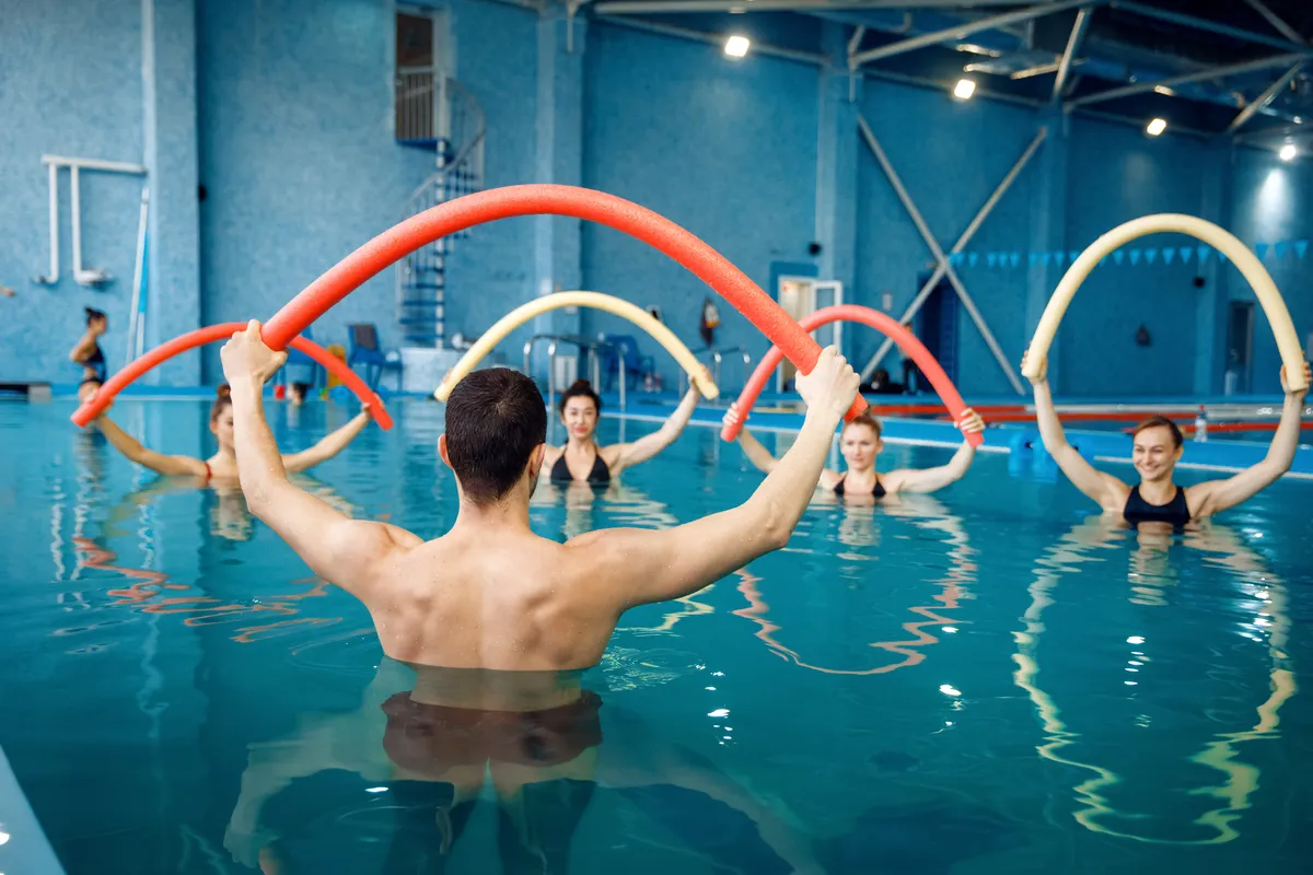 Als Aqua-Fitnesstrainer kannst Du Deinen Teilnehmern mit Hilfe des Elementes Wasser einzigartige Möglichkeiten des Trainings und der Gesunderhaltung bieten.