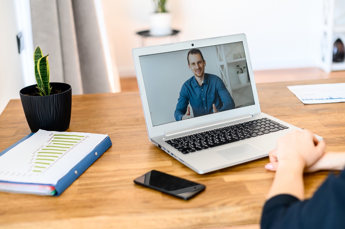 Frau Am Pc Online Learning Frau Am Pc Online Learning