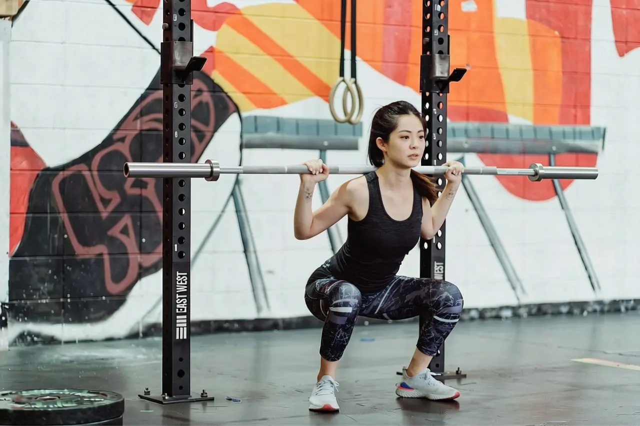 Langhanteltraining Frau Trainiert