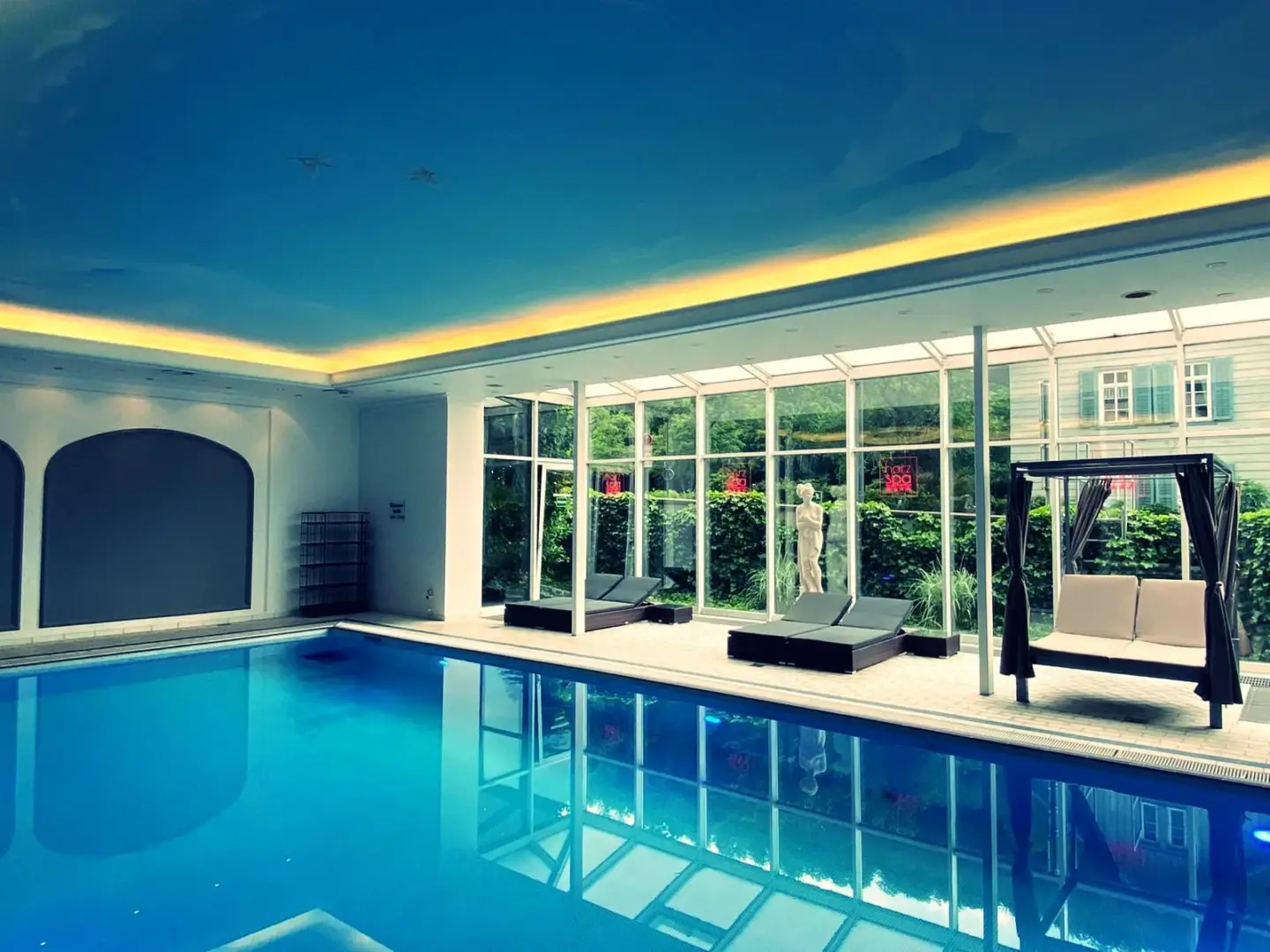 Schwimmbad1 1920w
