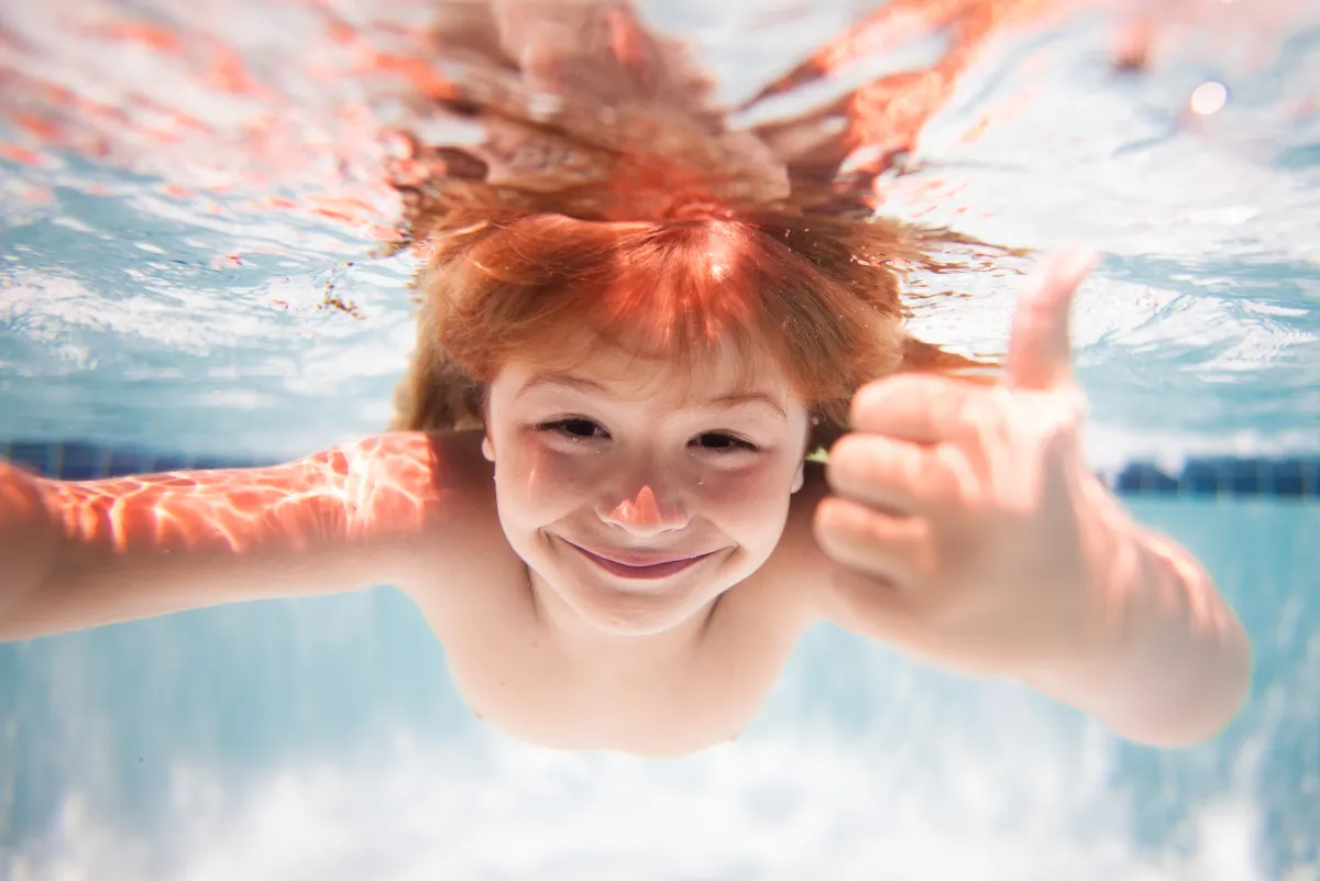 Entdecken das Anfängerschwimmtraining für Kinder. Erfahre mehr über Vorteile, Methodik, Sicherheit und Erfolge.