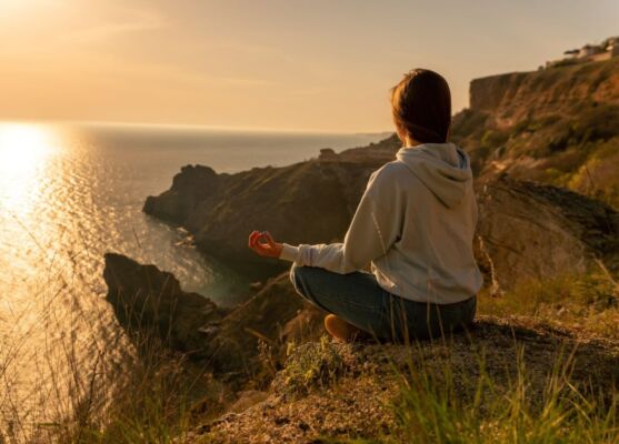 Yoga Frau An Kueste Sonnenaufgang